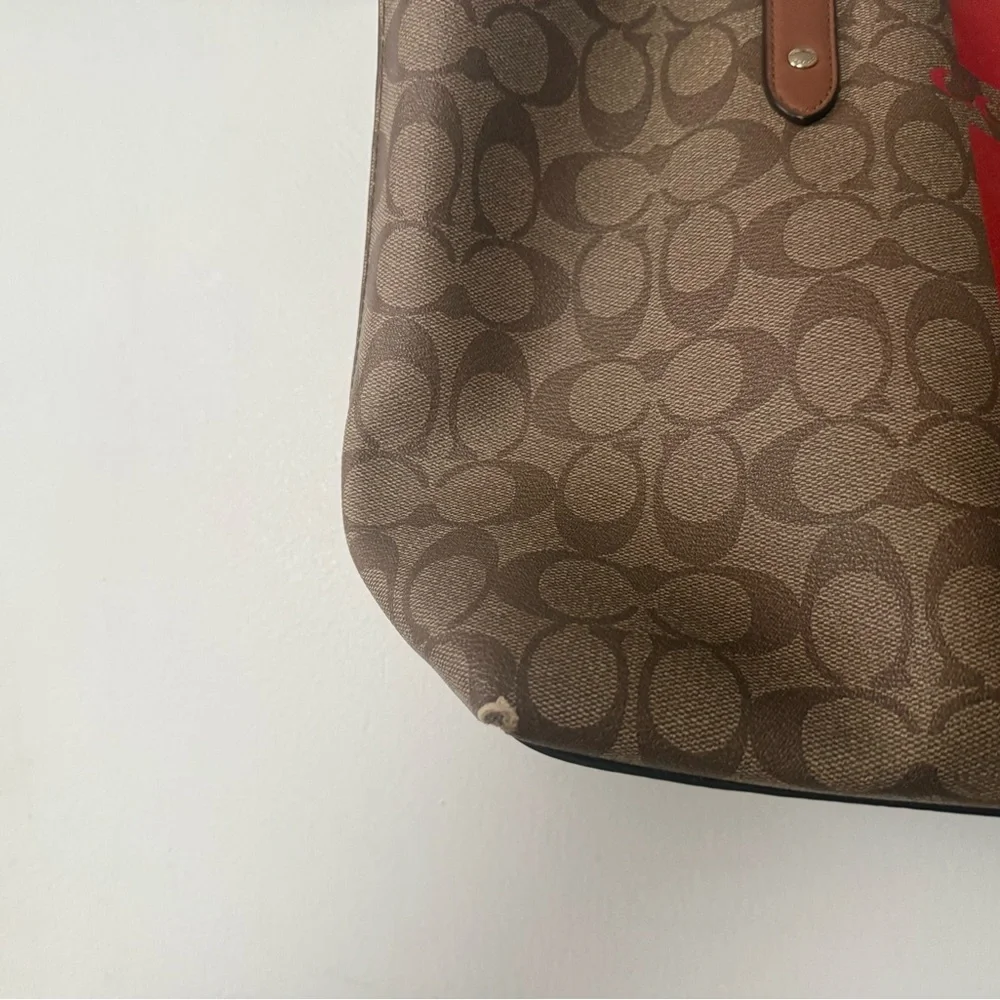 Coach tote signature